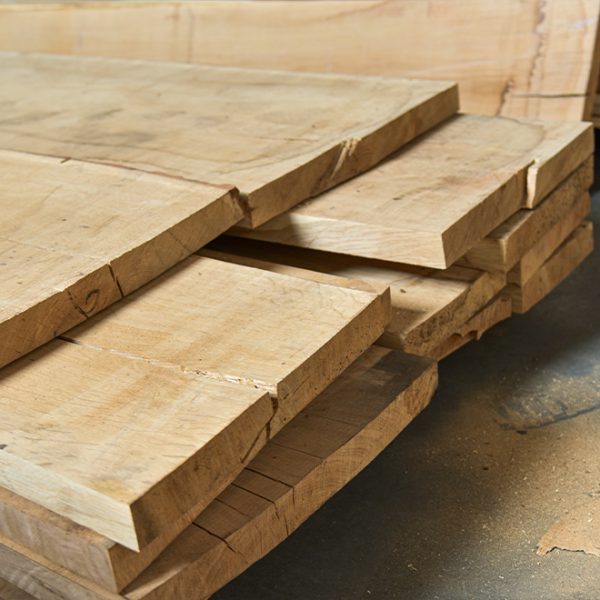Eurooppalaisen tammen sahapintainen sahatavara, paksuus 30 mm (5/4"), F1F
