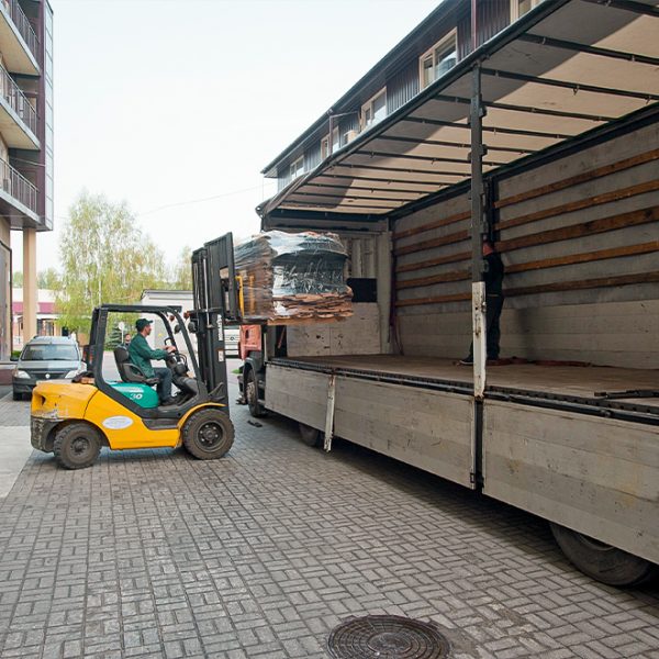 Eurooppalaisen tammen sahapintainen sahatavara, paksuus 50 mm (8/4"), alle 2C