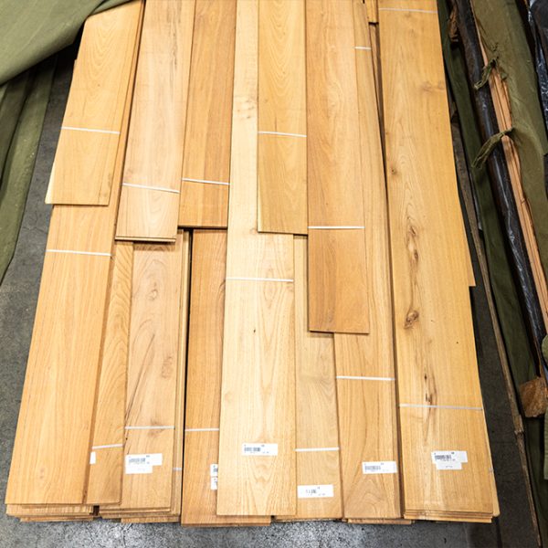 Akaasian sahattu viilu 2mm, laatuluokka Rustiikki
