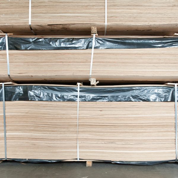Furnir fierăstruit de stejar european, 2mm, clasa Rustic