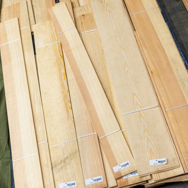 Grenen gezaagd fineer 2mm, kwaliteit A