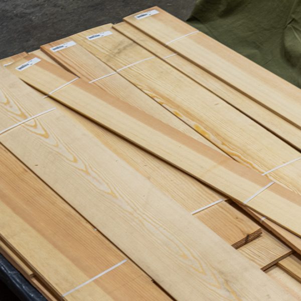 Grenen gezaagd fineer 2mm, kwaliteit A