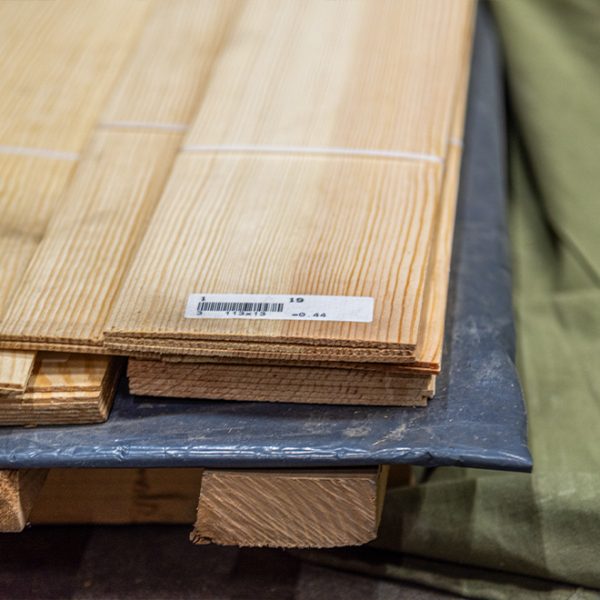 Männyn sahattu viilu 2mm, laatuluokka B