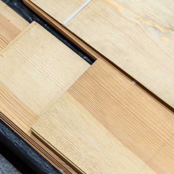 Piallaccio segato di pino, 2mm, scelta Rustica