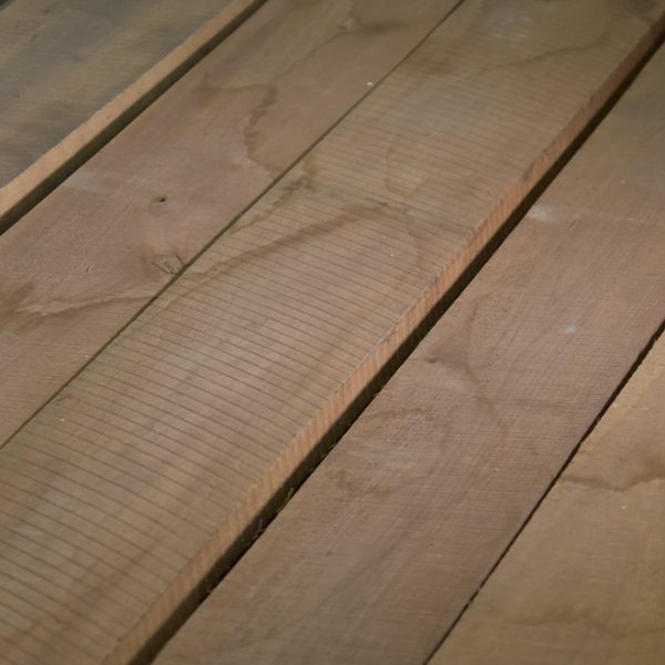 Eurooppalaisen saksanpähkinäpuun sahapintainen sahatavara, paksuus 50 mm (8/4"), 1C