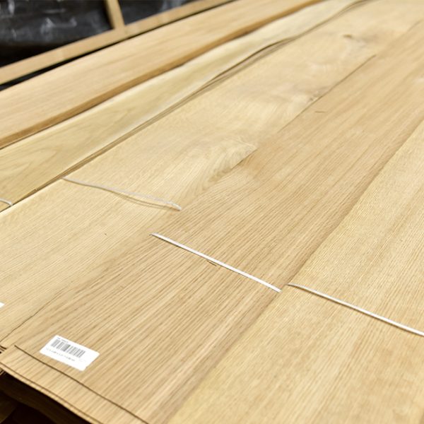 Eurooppalaisen tammen viilu, laatuluokka A/B, alkaen 0,52mm / 0.022"